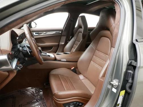2023 Porsche Panamera 4 Platinum Edition