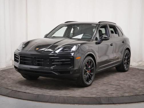 Chromite Black Metallic 2026 Porsche Cayenne S