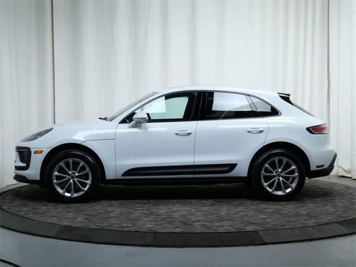 2025 Porsche Macan AWD