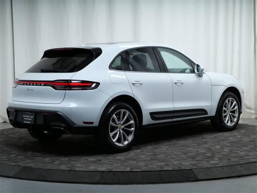 2025 Porsche Macan AWD