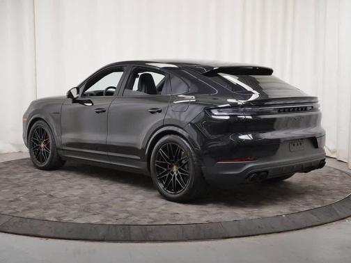 Black 2024 Porsche Cayenne Cayenne S E-Hybrid