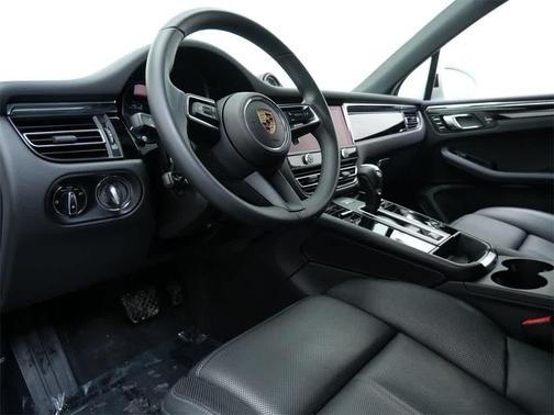 2025 Porsche Macan AWD