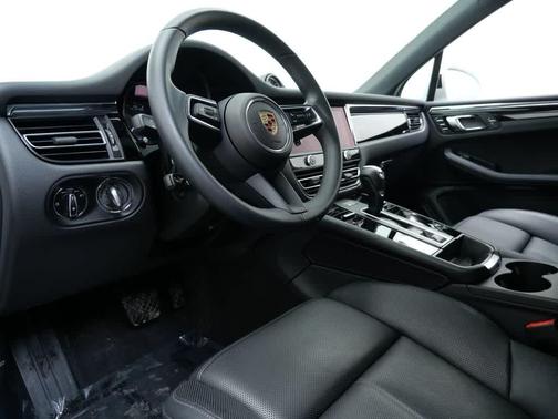 2025 Porsche Macan AWD