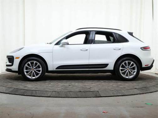 2025 Porsche Macan AWD