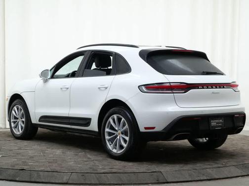 2025 Porsche Macan AWD