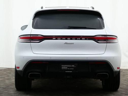 2025 Porsche Macan AWD