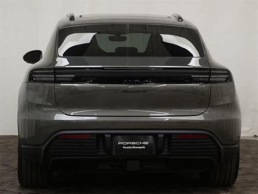 2026 Porsche Macan 4