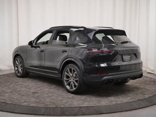 2023 Porsche Cayenne Platinum Edition