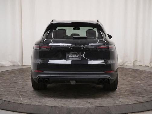 2023 Porsche Cayenne Platinum Edition