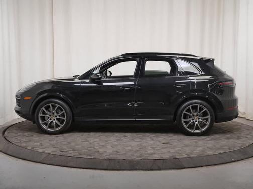 2023 Porsche Cayenne Platinum Edition