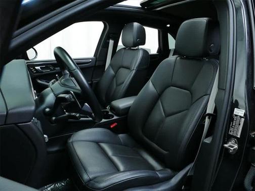 2022 Porsche Macan Base