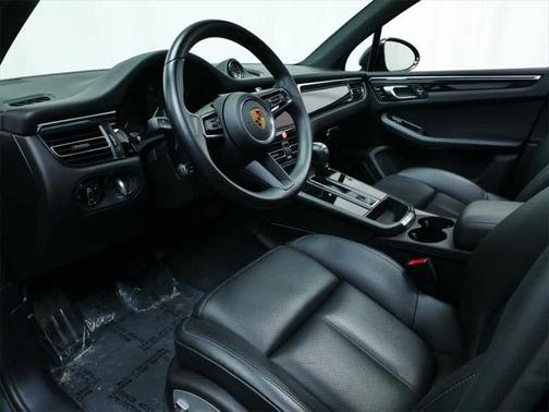 2022 Porsche Macan Base