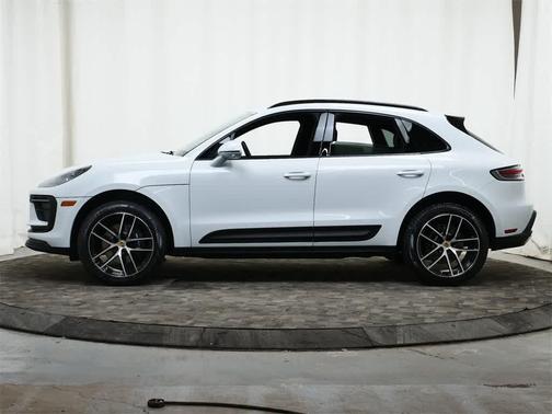 2026 Porsche Macan AWD