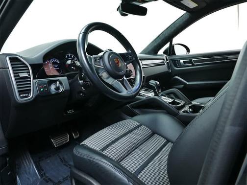 2022 Porsche Cayenne GTS