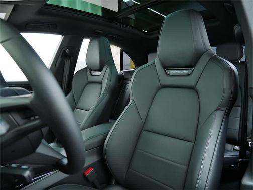 2025 Porsche Macan 4S