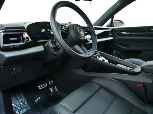 2025 Porsche Macan 4S
