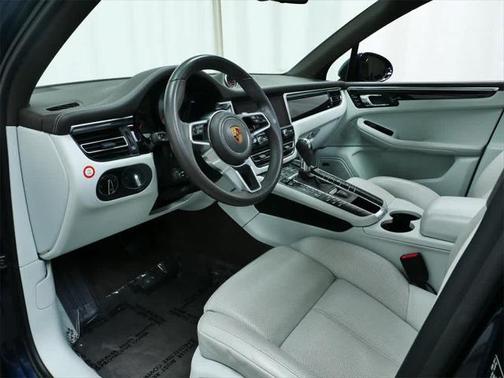 2021 Porsche Macan Base