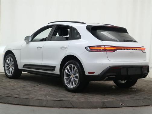2026 Porsche Macan AWD