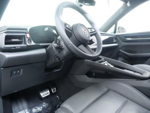 2025 Porsche Macan Macan Electric 4