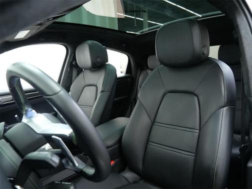 2023 Porsche Cayenne Platinum Edition