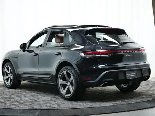2025 Porsche Macan AWD