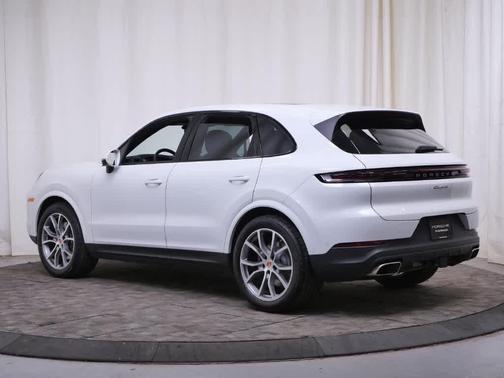 White/off-white 2026 Porsche Cayenne Cayenne