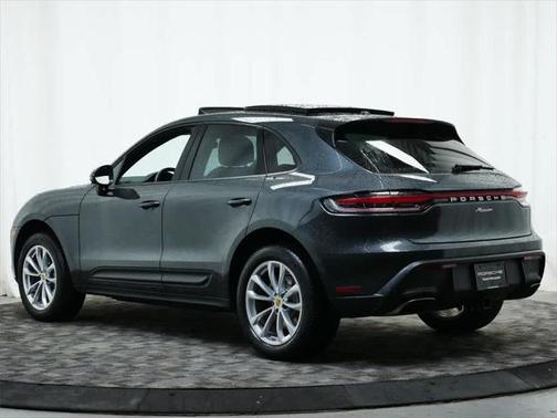2025 Porsche Macan Base