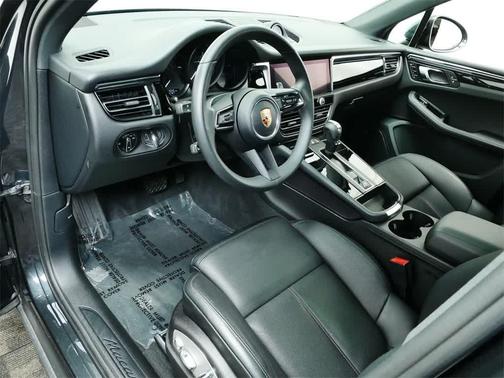2025 Porsche Macan AWD
