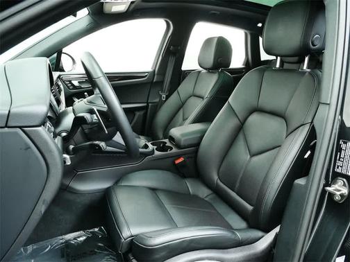 2025 Porsche Macan AWD