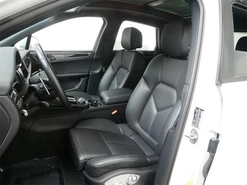 2024 Porsche Macan Base (PDK)