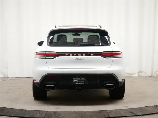 2024 Porsche Macan Base (PDK)