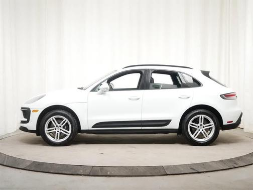 2024 Porsche Macan Base (PDK)
