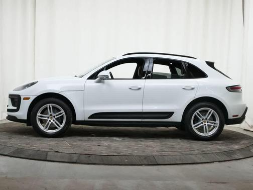 2025 Porsche Macan AWD