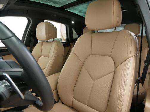 2025 Porsche Macan AWD