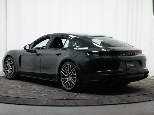 2024 Porsche Panamera 4