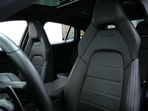 2024 Porsche Panamera 4