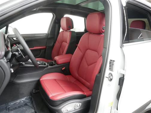 2025 Porsche Macan AWD