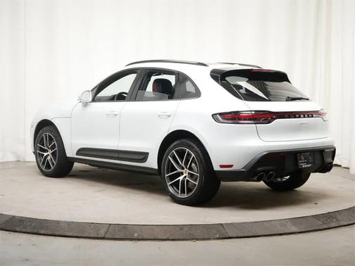 2025 Porsche Macan AWD