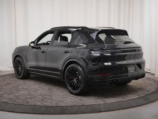Chromite Black Metallic 2026 Porsche Cayenne S
