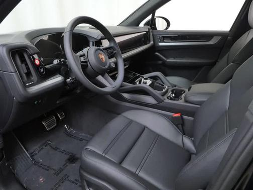 Chromite Black Metallic 2026 Porsche Cayenne S