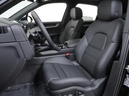 Chromite Black Metallic 2026 Porsche Cayenne S
