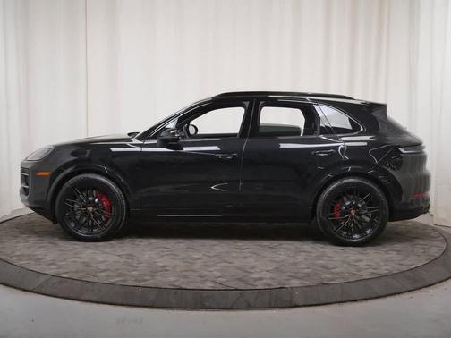 Chromite Black Metallic 2026 Porsche Cayenne S