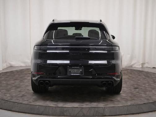 Chromite Black Metallic 2026 Porsche Cayenne S