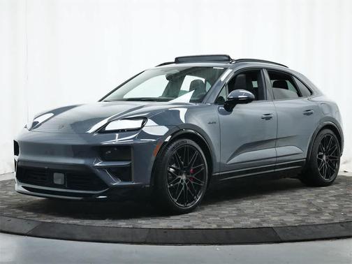 2025 Porsche Macan Turbo