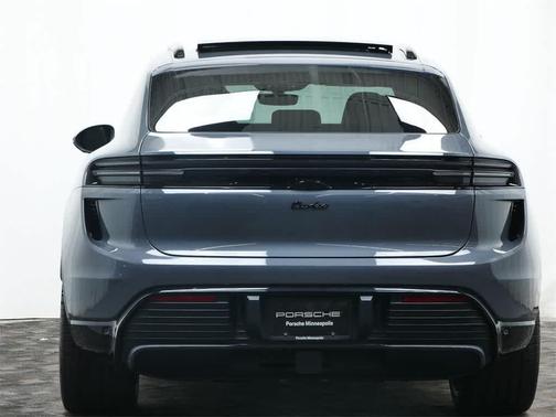 2025 Porsche Macan Turbo