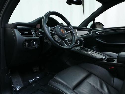 2020 Porsche Macan S