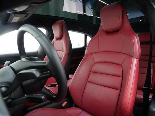 2022 Porsche Taycan 4