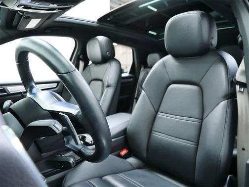 2023 Porsche Cayenne Platinum Edition