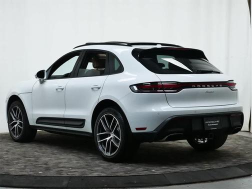 2025 Porsche Macan AWD