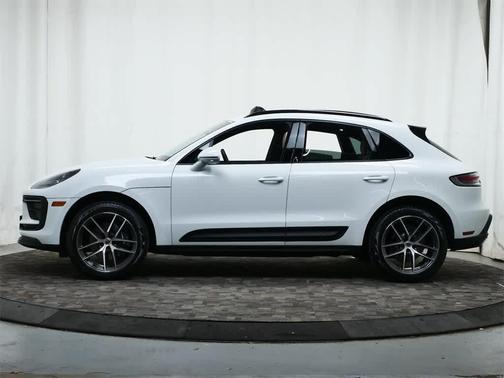 2025 Porsche Macan AWD